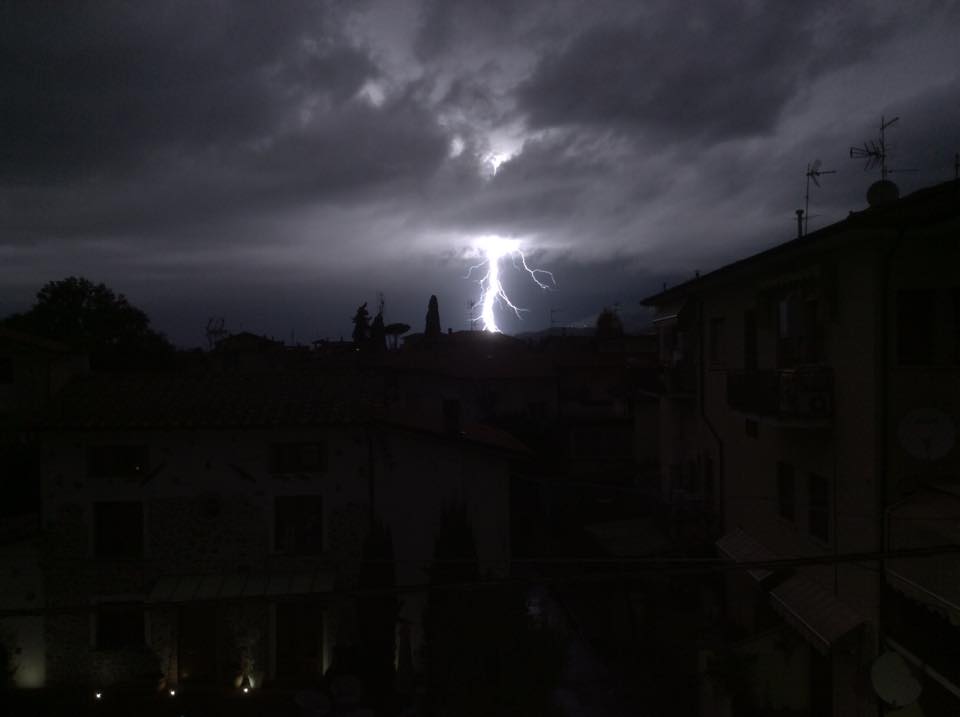 Tempesta di fulmini in Versilia (le foto)