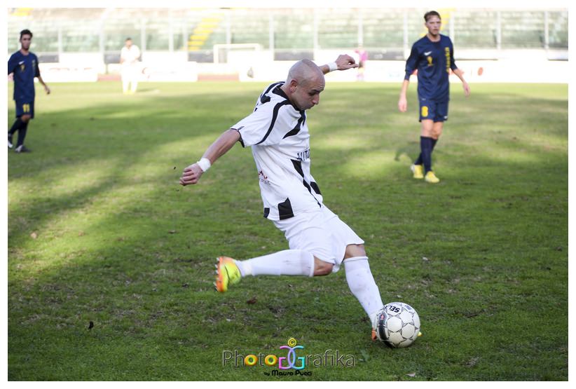 Zebre col lutto al braccio in ricordo di Manuele Iacconi