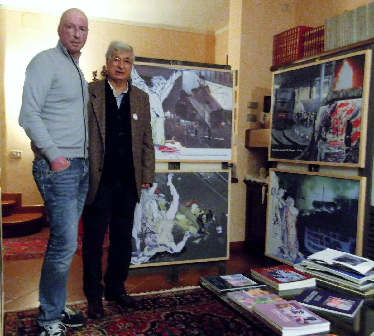 Marco Piagentini in visita alla mostra di Carlo Carli sulla strage del 29 giugno