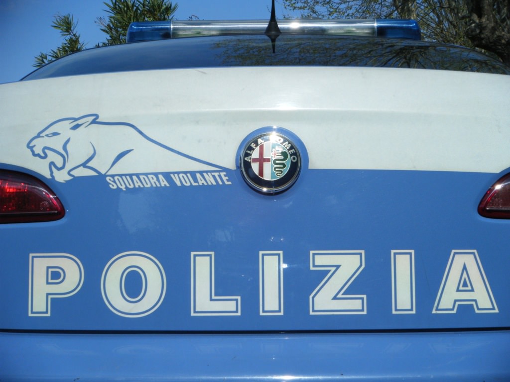 Vede la Polizia e tenta di disfarsi della droga, arrestato al Varignano