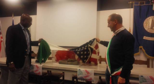 La coperta dello zaino americano esposta a Sant’Anna di Stazzema (foto)