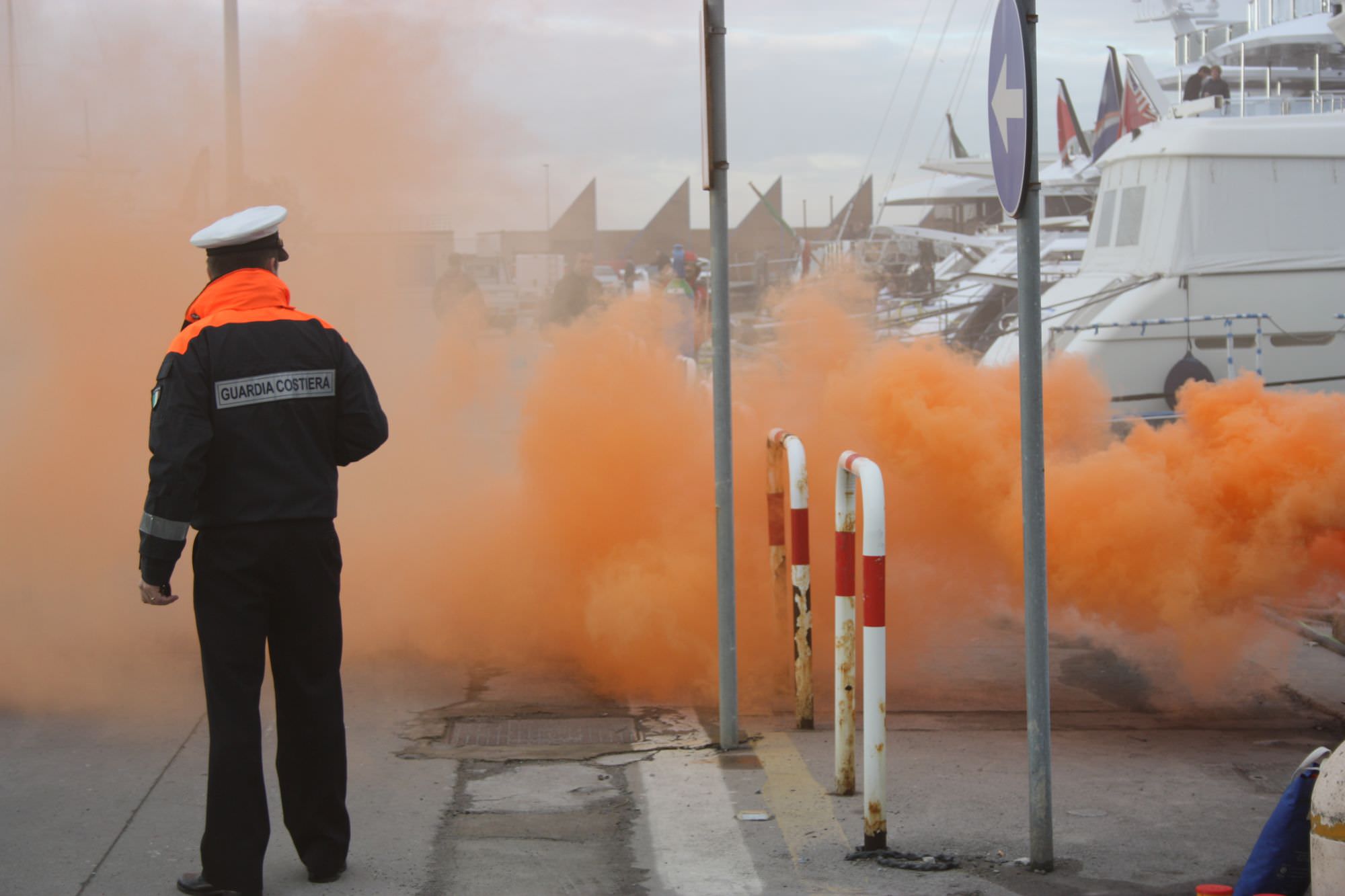 Allarme per uno yacht in fiamme, ma è un’esercitazione