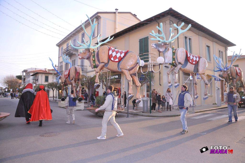 Natale a Carnevale a Forte dei Marmi tra Burlamacco e Ondina e la mascherata di Luca Bertozzi