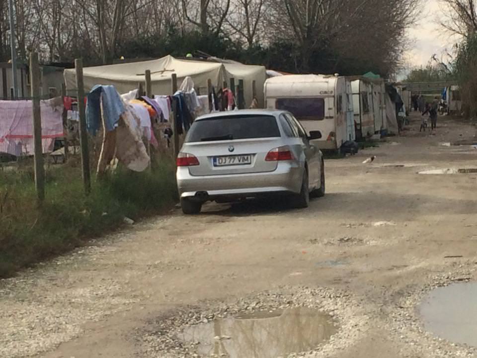 “I membri del campo rom devono vivere in condizioni abitative dignitose”