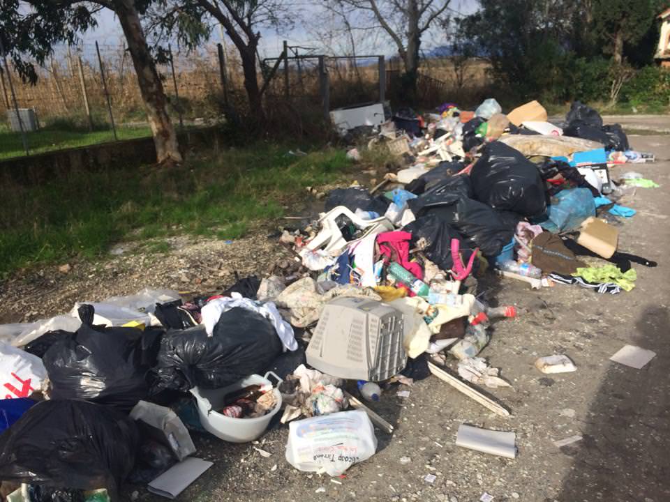 “Il campo rom di via Cimarosa va chiuso e smantellato”