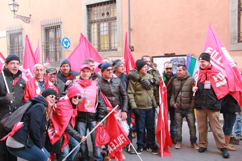 Agenzia delle entrate, sit in dei lavoratori toscani