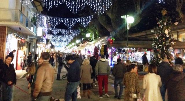 Luci di Natale accese a Viareggio. &#8220;Un segnale per la città&#8221;