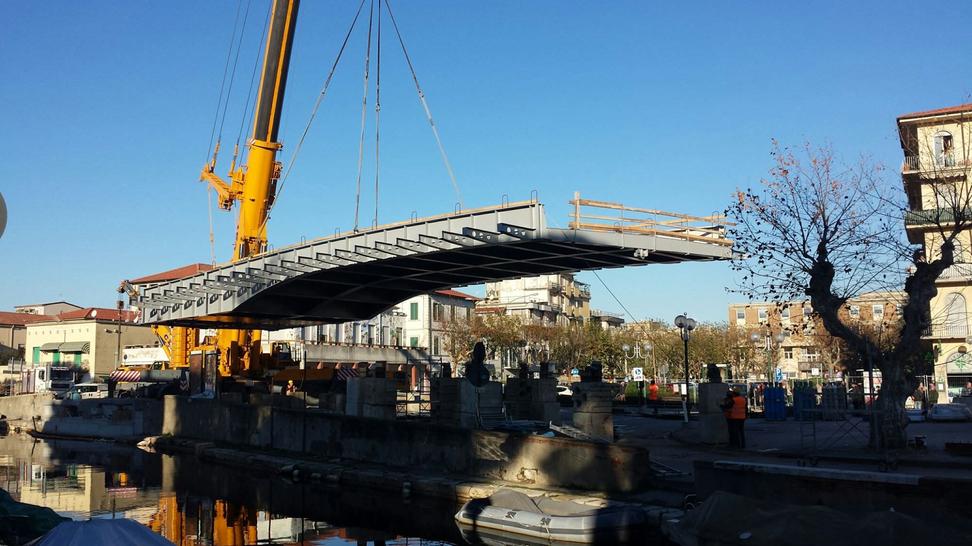 La ditta costruttrice collauda il ponte girante, inaugurazione a fine febbraio 2015?