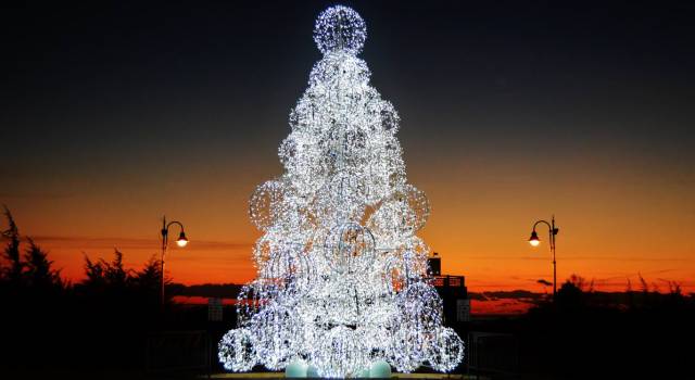 Natale in crisi, poco più di 350 euro a famiglia per i regali sotto l&#8217;albero