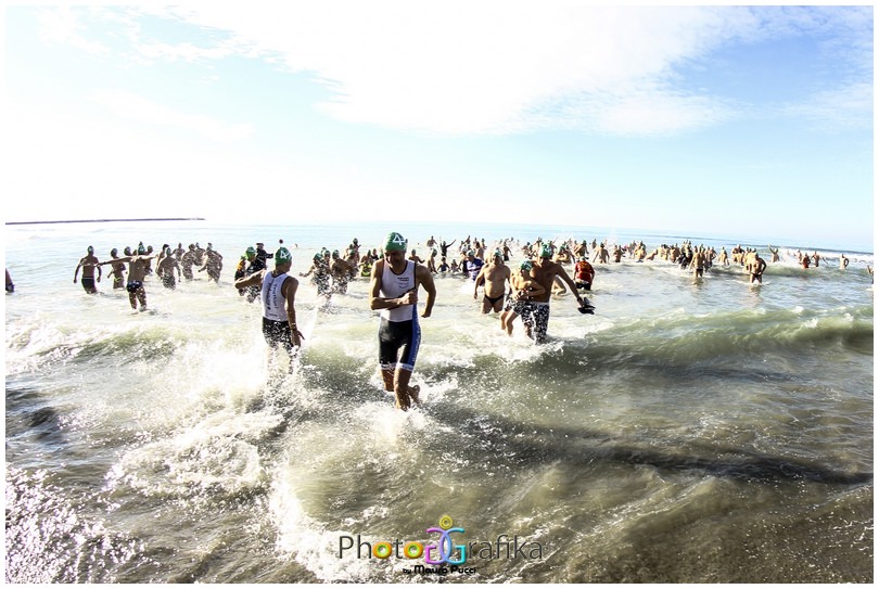 In 221 per il tuffo di Capodanno a Viareggio: è record in Toscana (le foto)