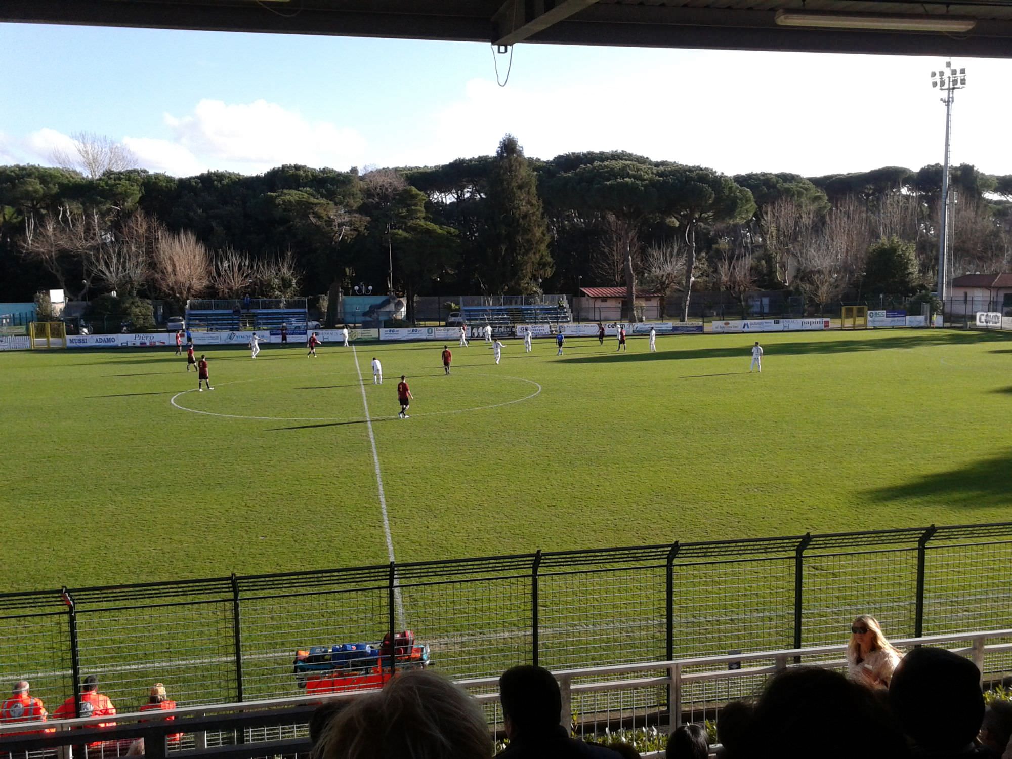 Quattro gol e tanti applausi. Il Viareggio vince e diverte contro il Forcoli