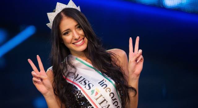 Miss Italia Clarissa Marchese ospite del primo corso del Carnevale di Viareggio 2015