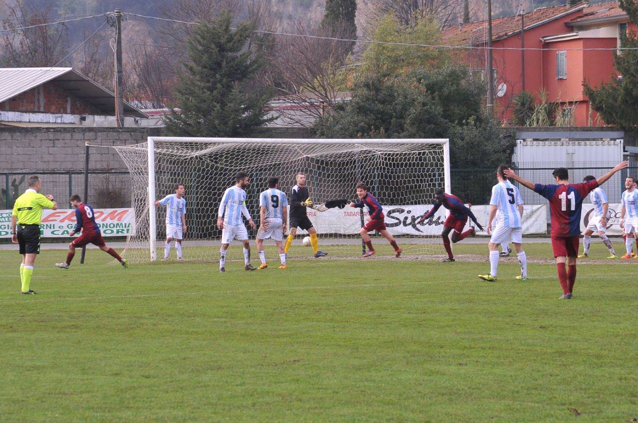 Il Pietrasanta vince in rimonta il derby col Camaiore