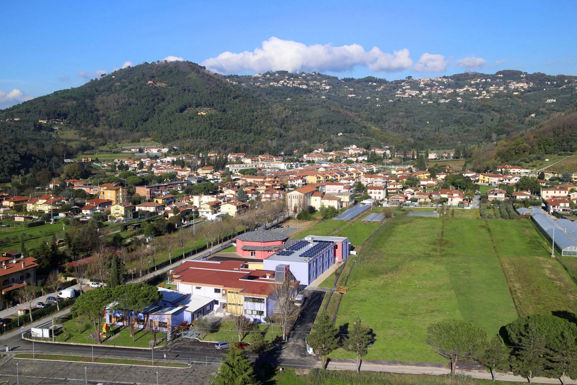 Prima campanella nella nuova scuola per i bambini di Massarosa