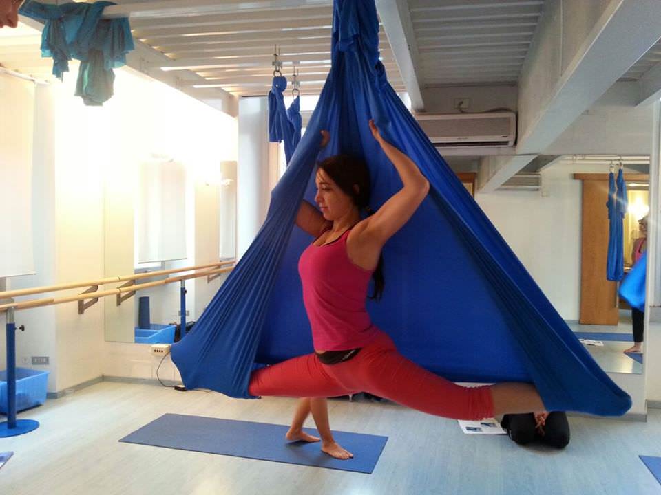 Yoga in volo, un corso per meditazione in sospensione a Querceta