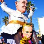 Tanta satira e giochi di parole per le maschere isolate del Carnevale di Viareggio 2015 2 (Foto: Matteo Ghilarducci)