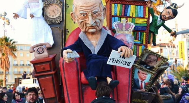 Tanta satira e giochi di parole per le maschere isolate del Carnevale di Viareggio 2015