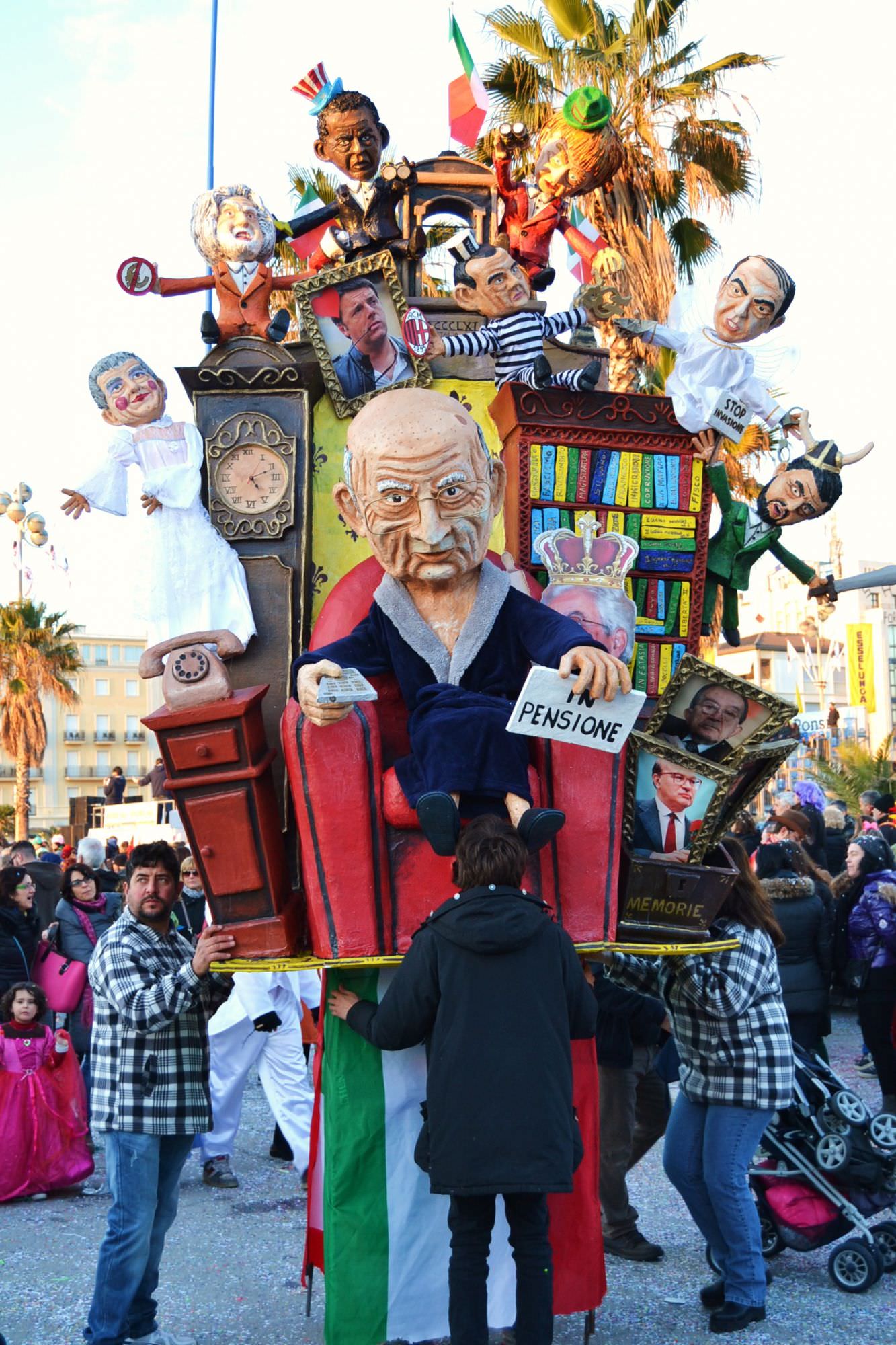 Tanta satira e giochi di parole per le maschere isolate del Carnevale di Viareggio 2015