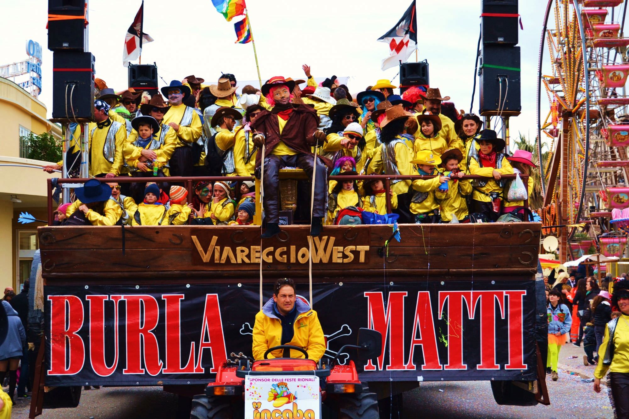 I Burlamatti svelano la carretta per il Carnevale di Viareggio 2016