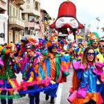Dai Burlamatti ai "corsari", nelle pedane aggregative il vero spirito del Carnevale 3 (Foto: Matteo Ghilarducci)