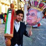 Mattarella di nuovo protagonista tra le mascherate. E spunta "Il Bacio del Nazareno" 1 (Foto: Matteo Ghilarducci)