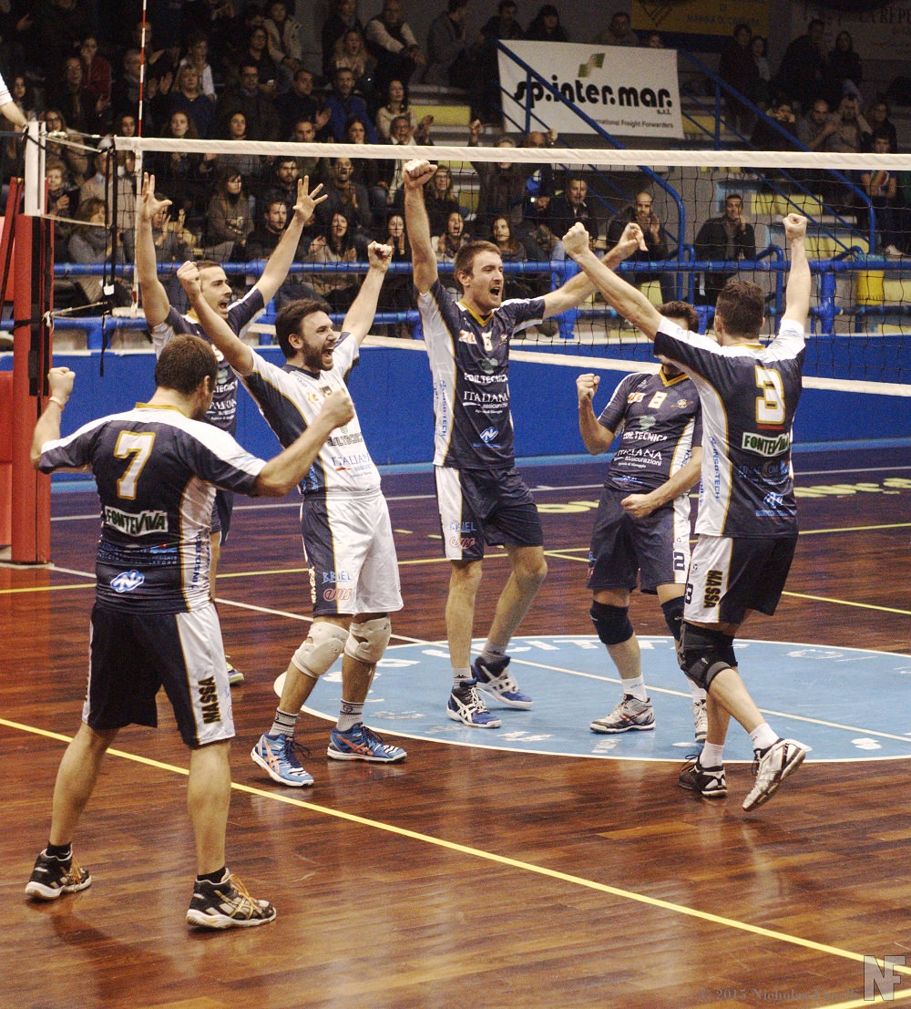 La Pallavolo Massa liquida San Martino e resta in vetta