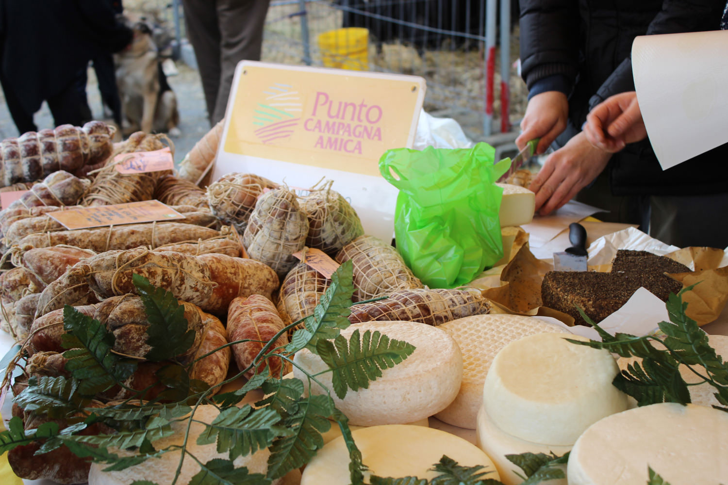 Il mercato di Campagna Amica a San Biagio con una petizione per difendere la vera pizza italiana