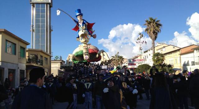 Santini contro Del Ghingaro: “Chi ama davvero Viareggio non va contro il Carnevale”