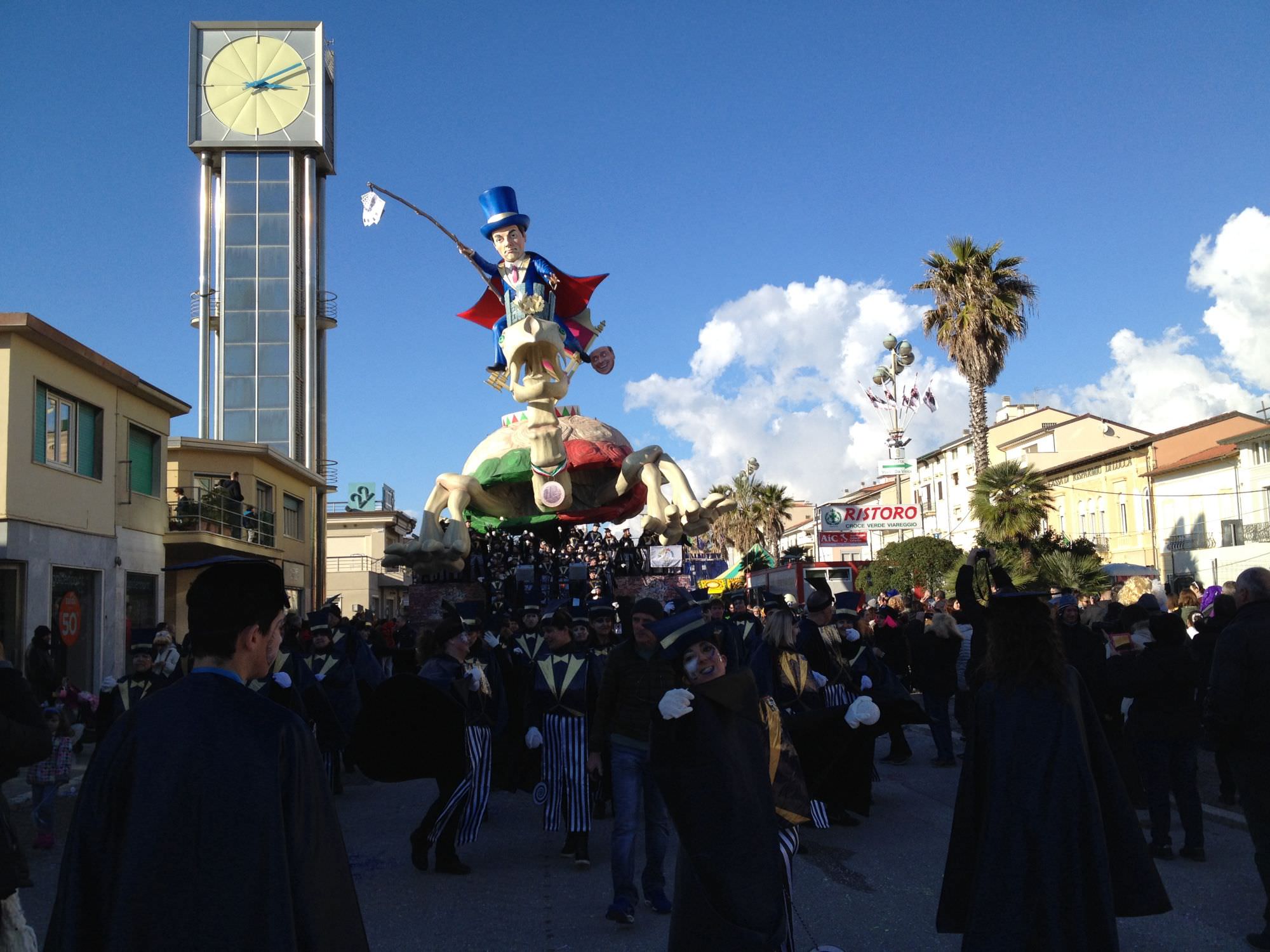 Santini contro Del Ghingaro: “Chi ama davvero Viareggio non va contro il Carnevale”