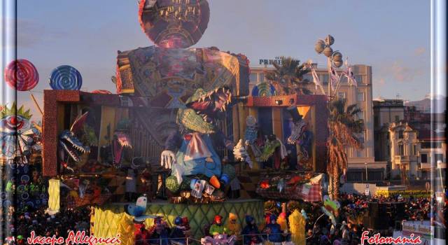 Carnevale Viareggio 2015, le costruzioni di seconda categoria viste da FotoMania