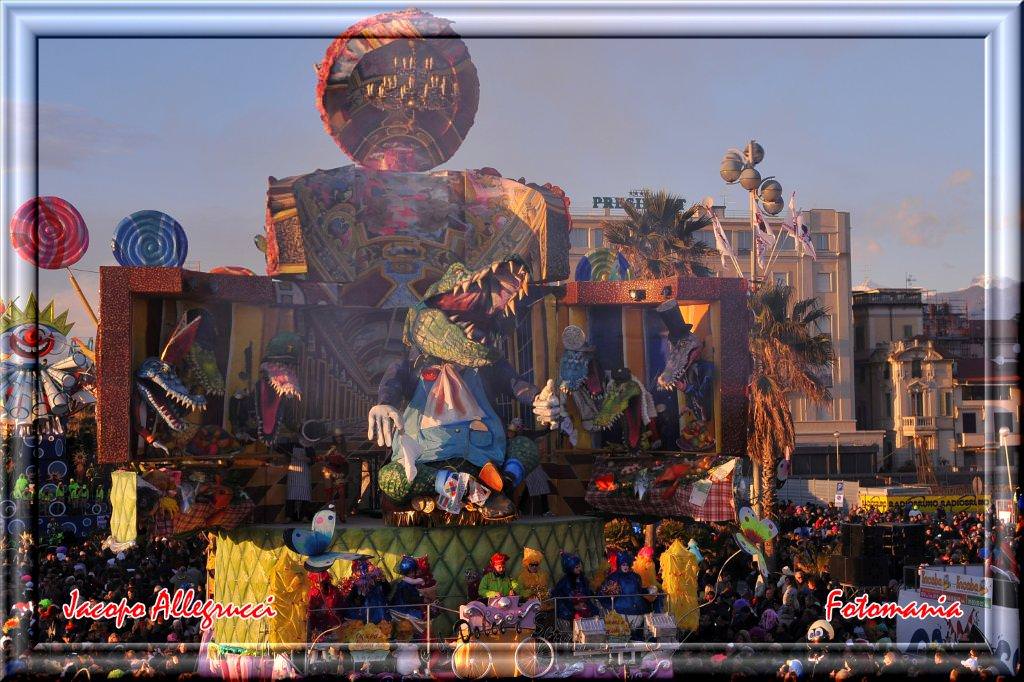 Carnevale Viareggio 2015, le costruzioni di seconda categoria viste da FotoMania