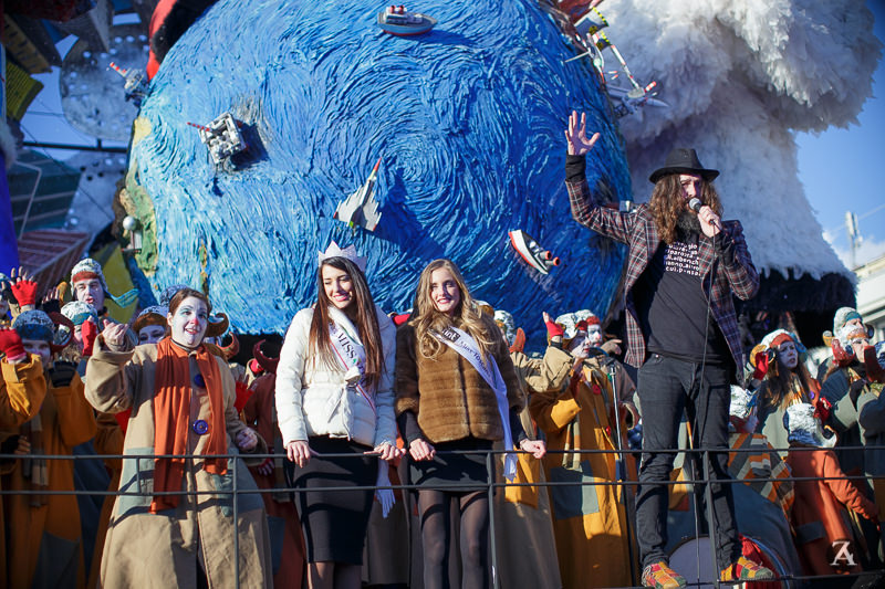 Esce “Ola ola ola”, il nuovo video di Bassanese girato al Carnevale di Viareggio