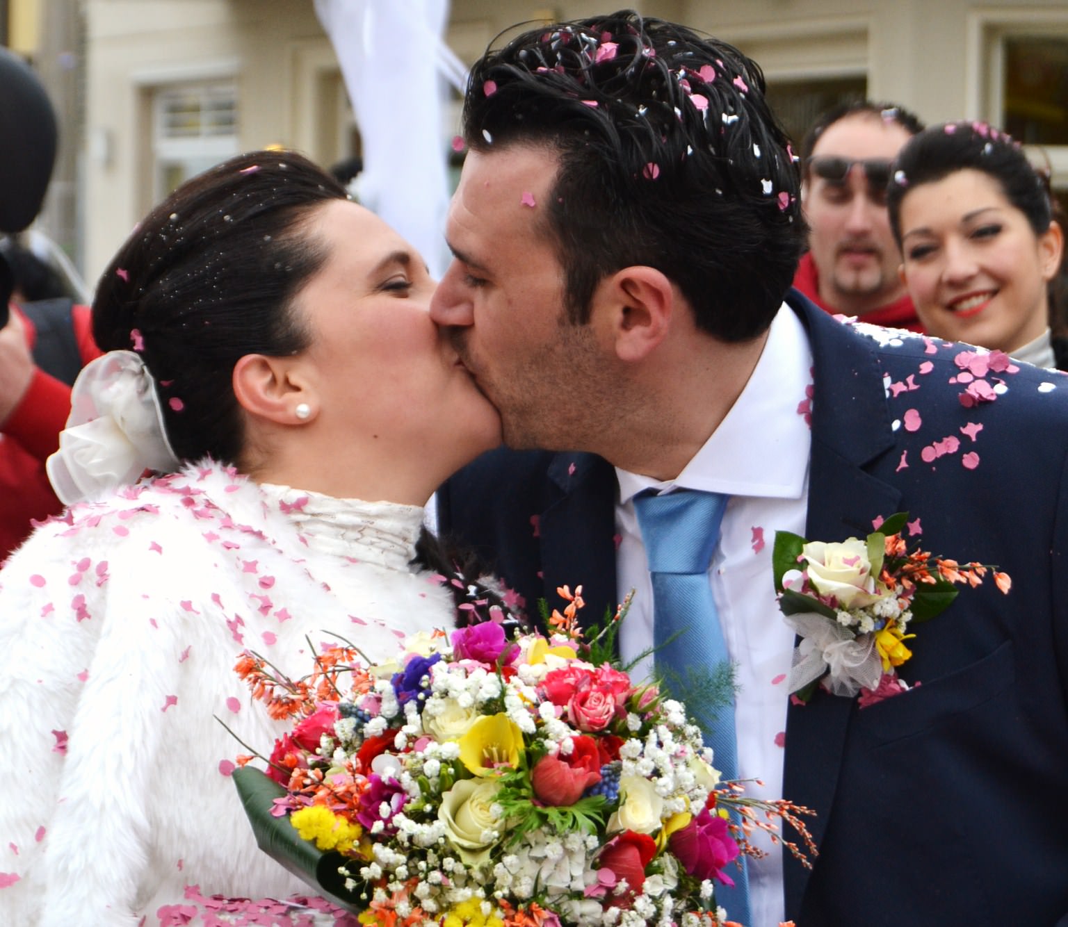 L’amore a Carnevale: Simone e Irene si sposano sul carro di Allegrucci (foto e video)