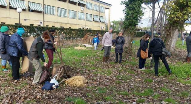 Il bosco edibile cresce. Oltre cento partecipanti e 40 piante messe a dimora