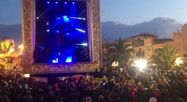 Carnevale di Viareggio 2015, satira e denunce nei carri di prima categoria