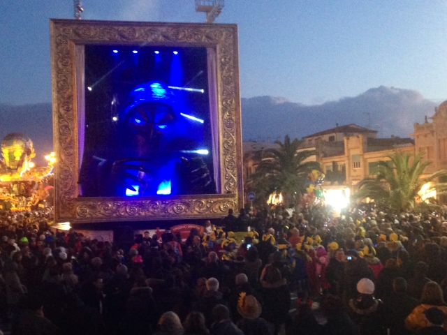 Carnevale di Viareggio 2015, satira e denunce nei carri di prima categoria