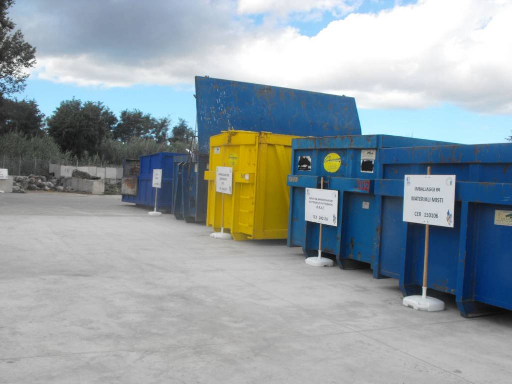 rifiuti ersu cassonetti isola ecologica