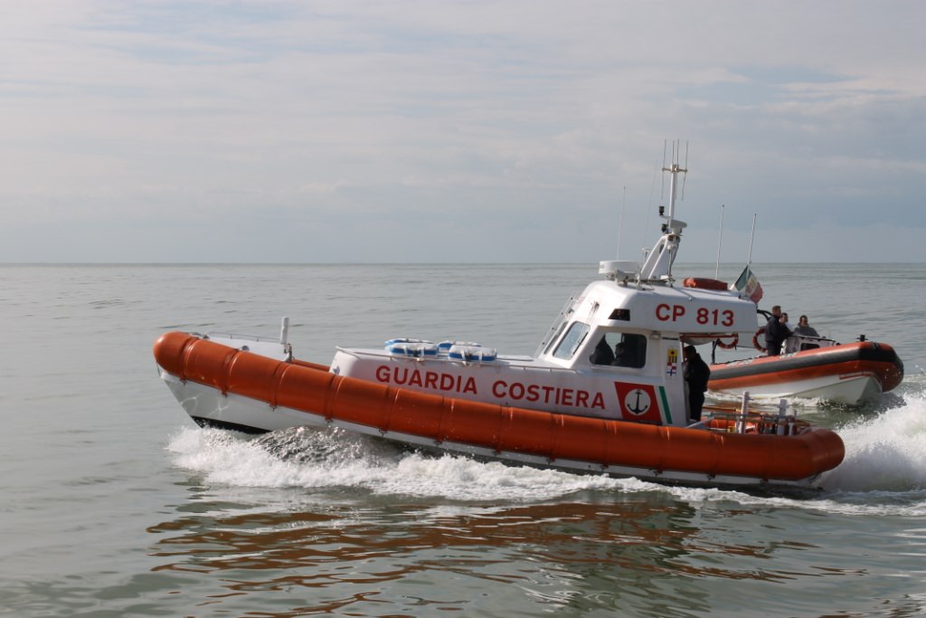 Nave incagliata davanti la spiaggia dei “Tre ponti”