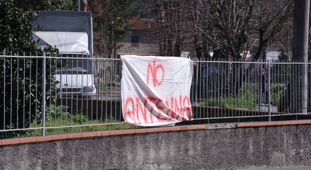 Antenna a Capezzano, parte la protesta (foto)