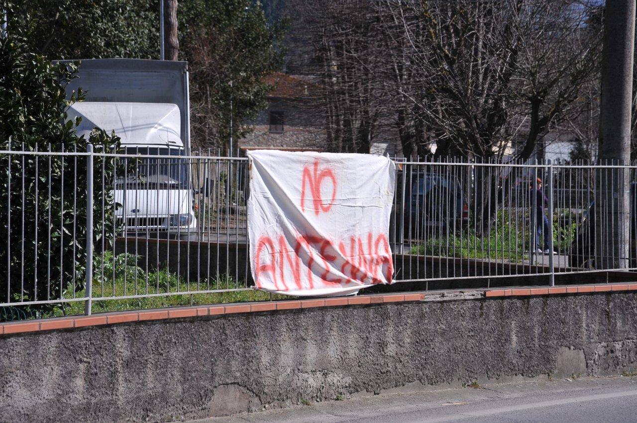 Antenna a Capezzano, parte la protesta (foto)