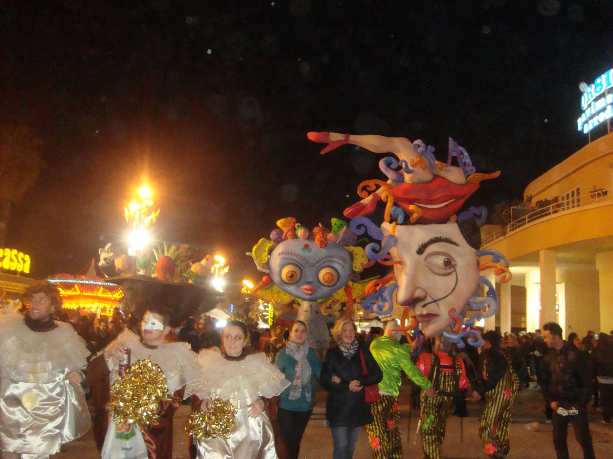 A Viareggio vigilia di Pasqua con il gran galà del Carnevale 2015