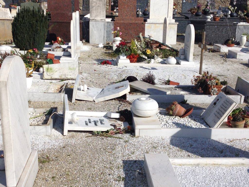 Scuole e cimiteri colpiti dal vento. I provvedimenti a Pietrasanta