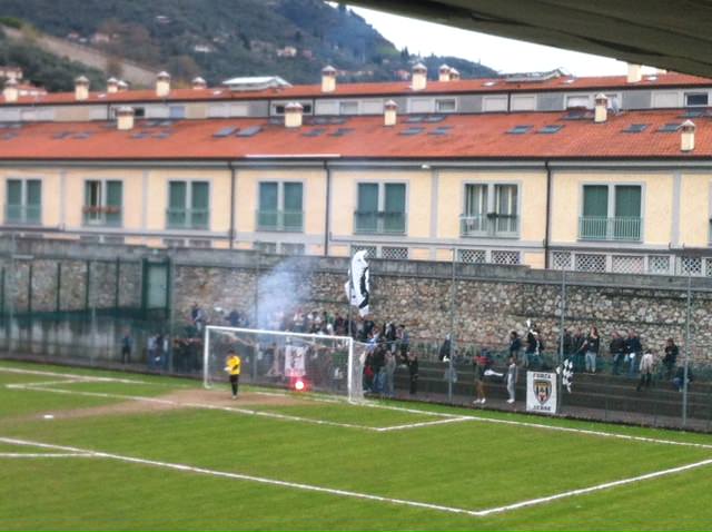 I tifosi del Viareggio ringraziano il Pietrasanta