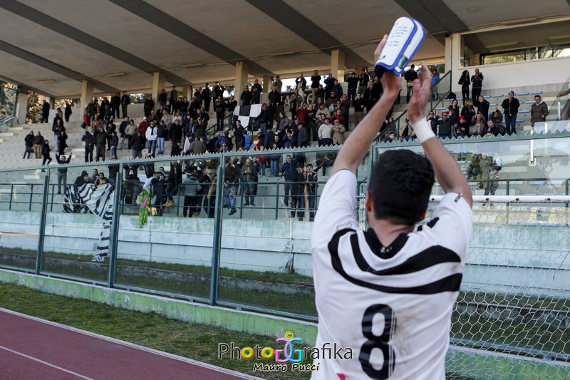 Tifosi del Viareggio in treno a Pietrasanta