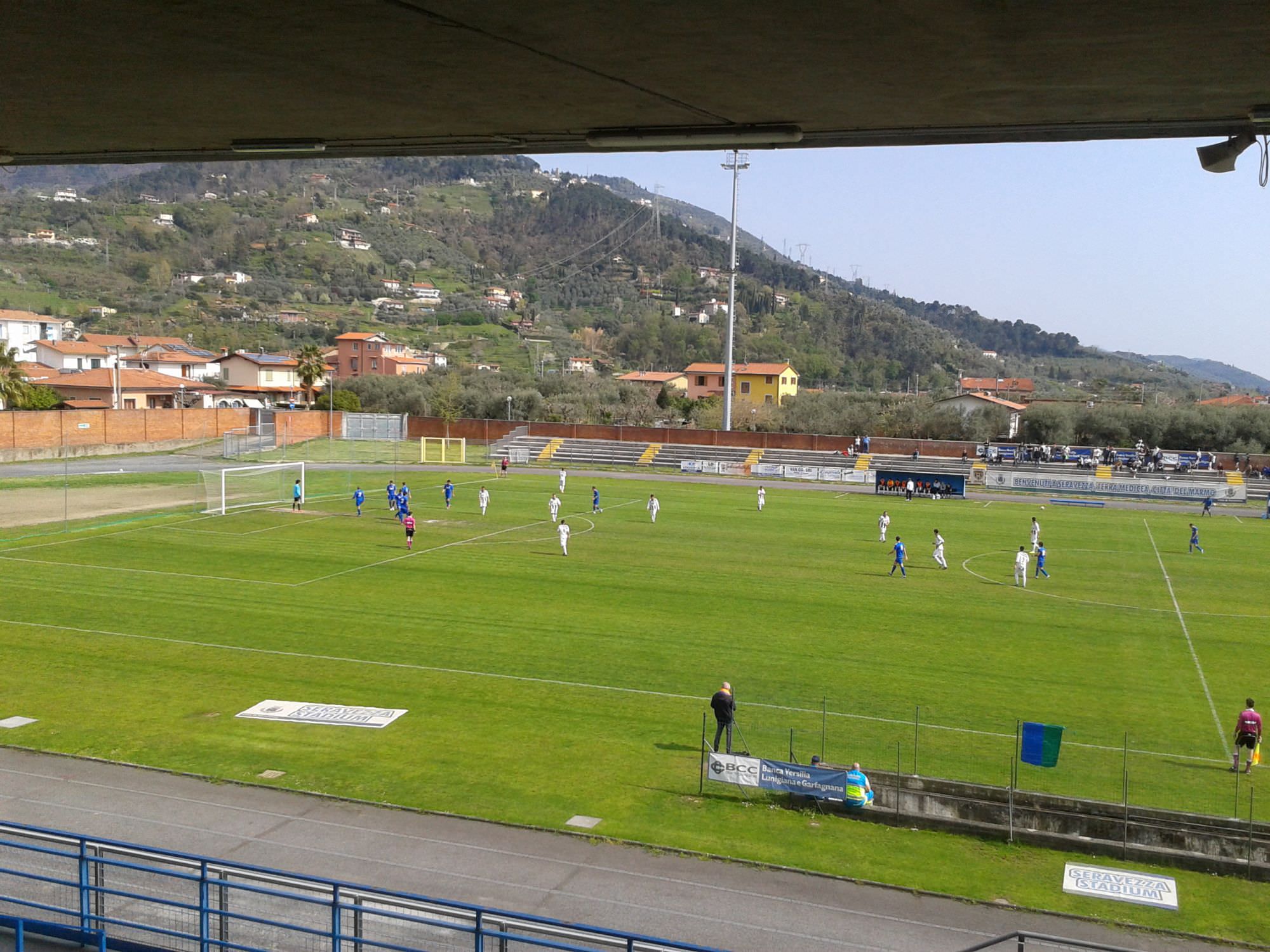 Rivincita con gli interessi per il Seravezza. Avvio-sprint Viareggio poi il crollo