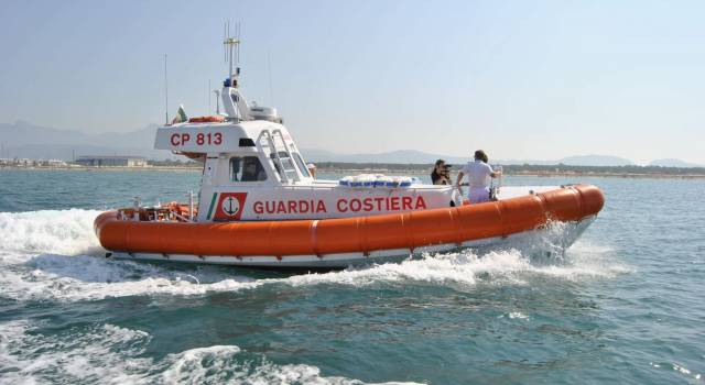 Esercitazione antincendio in porto con la Guardia Costiera di Viareggio