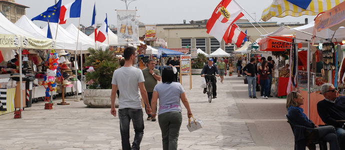 Torna il “Mercato Europeo” sulla Terrazza della Repubblica a Viareggio