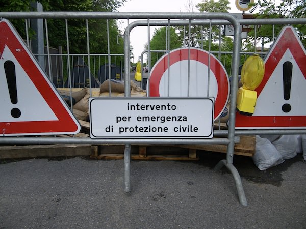 Sicurezza stradale sulla via per Capezzano Monte, ancora “slacciata” la rete fognaria