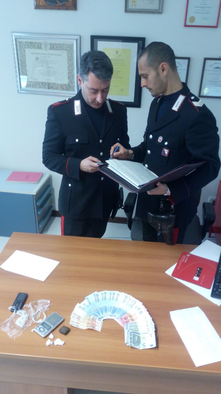 Spacciava in pineta, arrestato dai carabinieri