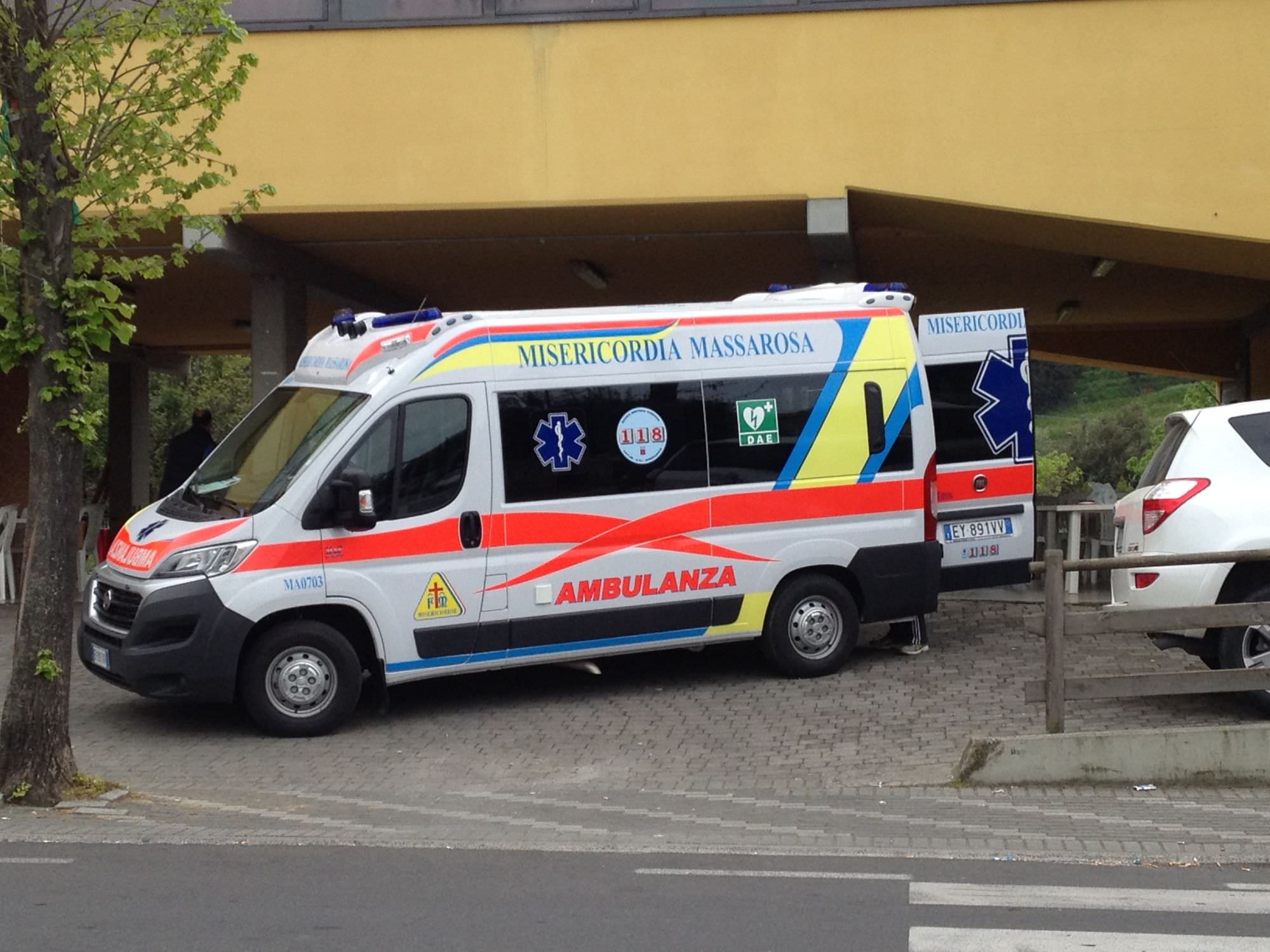 Una nuova ambulanza per la Misericordia di Massarosa